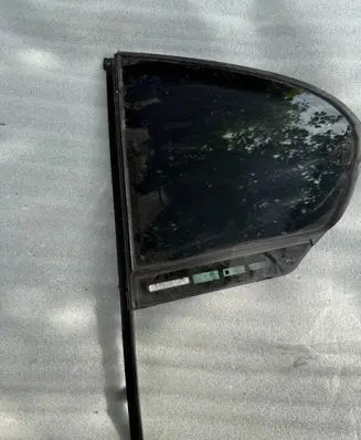 BMW 7 G11 G12 Rear vent window glass 7373895