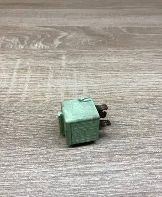 BMW 5 E39 Other relay 8373700
