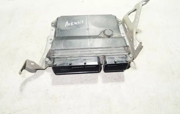 Toyota Avensis T270 Engine control unit/module 8966105D01