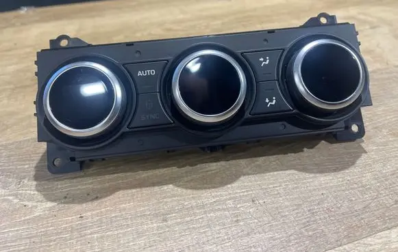 Land Rover Discovery 5 Climate control unit HY3218D687LC 24617204285