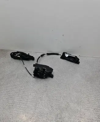 Peugeot 308 Front door lock 9810309380