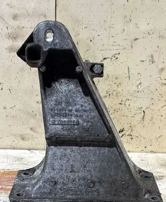 BMW 5 E39 Engine mounting bracket 6753362 22116753362