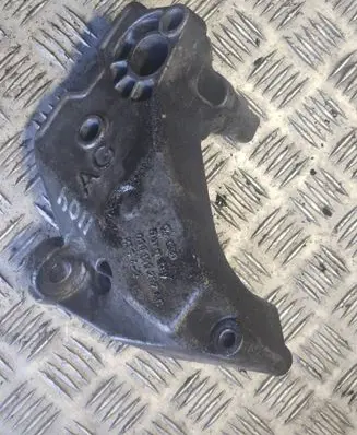 Engine mounting bracket