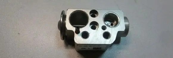 Volkswagen Touareg II Air conditioning (A/C) expansion valve 7P0820679A