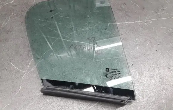 Opel Astra H Rear side window