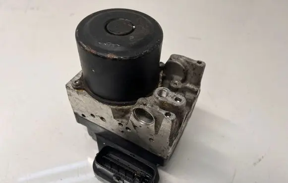Lexus IS 220D-250-350 ABS Pump 1338008650