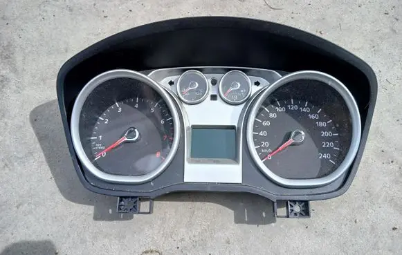 Ford Focus Speedometer (instrument cluster) 8V4T-10849-EJ