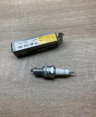 Renault Megane I Spark plug 7700724821