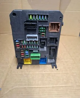 Peugeot 508 RXH Fuse module S180121005G
