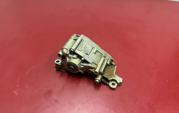 BMW X3 F25 Oil pump 7613549