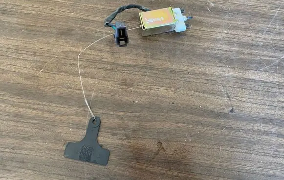KIA Sorento Fuel tank cap lock 
