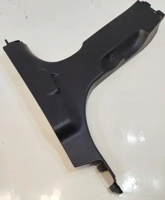 Maserati Ghibli (B) pillar trim (bottom) 6700204060