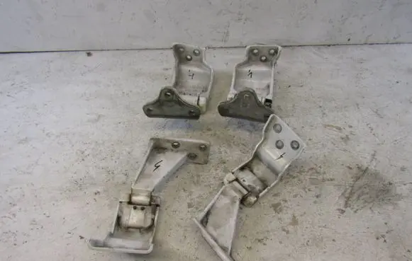 Mercedes-Benz Vito Viano W447 Loading door lower hinge A4477400537