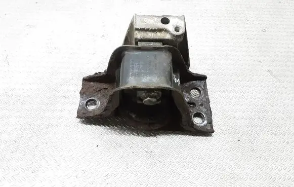 Engine mount bracket