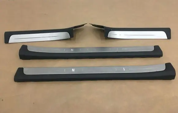 Infiniti FX Front sill trim cover 76895CG000