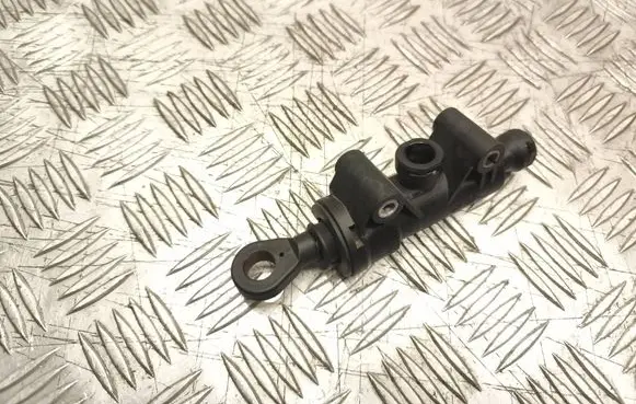 Ford Mustang V Clutch master cylinder 4R337A543AB