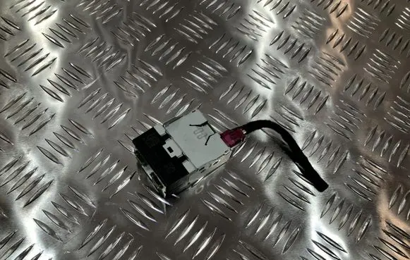 Volvo C40 AUX in-socket connector 32375814