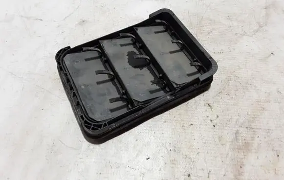 Peugeot 2008 II Fender grill 9831031680