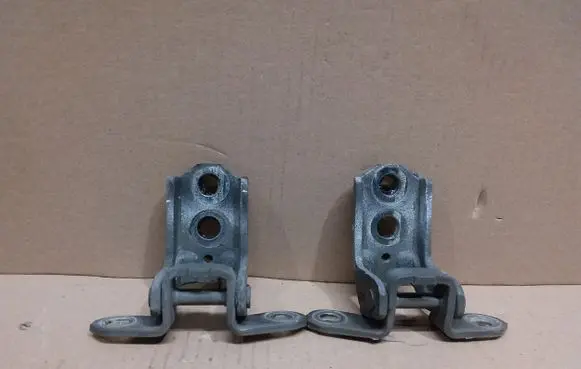 Nissan Juke I F15 Front door upper hinge 