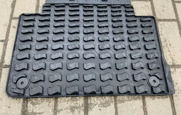 Audi Q7 4L Rear floor mat 4L0061511