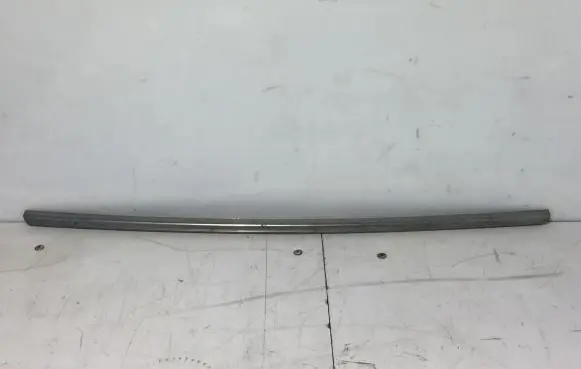 Front bumper splitter molding