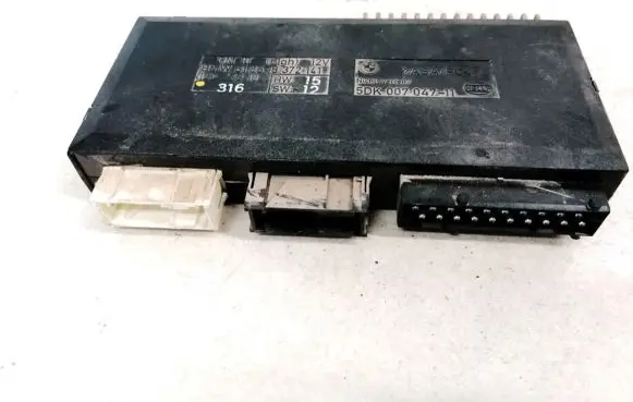 BMW 5 E39 Comfort/convenience module 5dk00704711 5dk007047-11