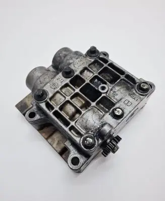 Nissan X-Trail T30 Oil pump balance shaft 