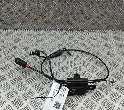Volvo V40 Engine bonnet/hood lock/catch 31371016
