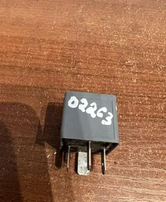 Audi A6 S6 C5 4B Other relay 8D0951253A D2263