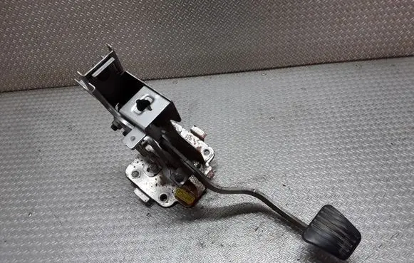 Chevrolet Nubira Clutch pedal 