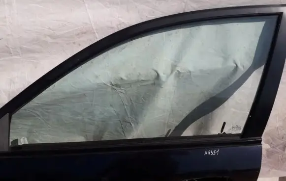 Mitsubishi Carisma Front door window glass four-door