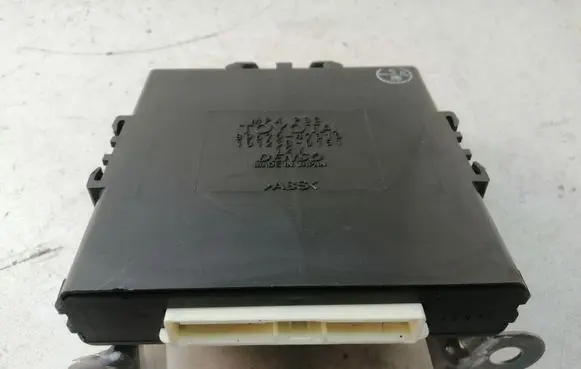 Toyota Prius (XW20) Power management control unit 8967047010 1012380151