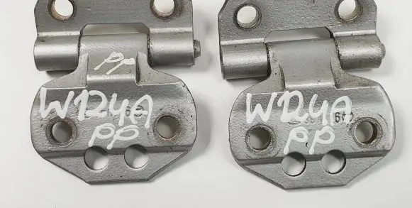 Mercedes-Benz E W124 Front door hinge set 