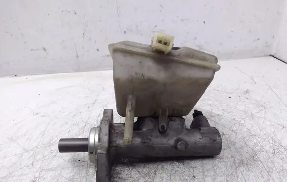 Volvo V70 Master brake cylinder 8646008 8646006