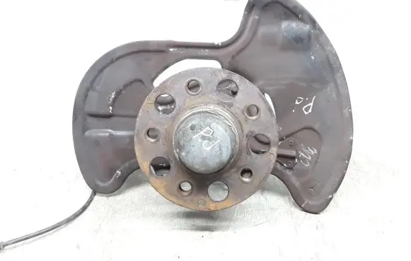 Mercedes-Benz C W204 Front wheel hub spindle knuckle