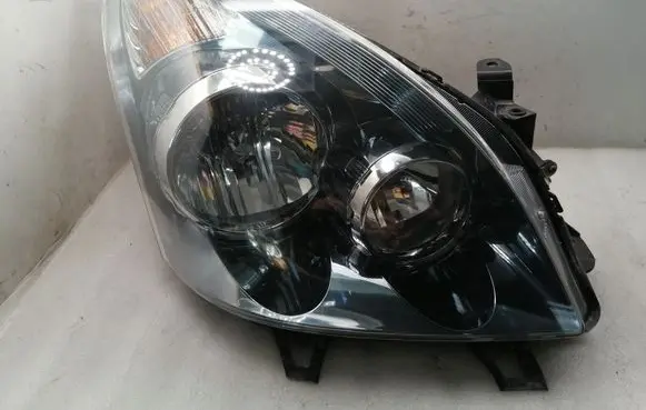 Toyota Corolla Verso AR10 Headlight/headlamp 811300F080
