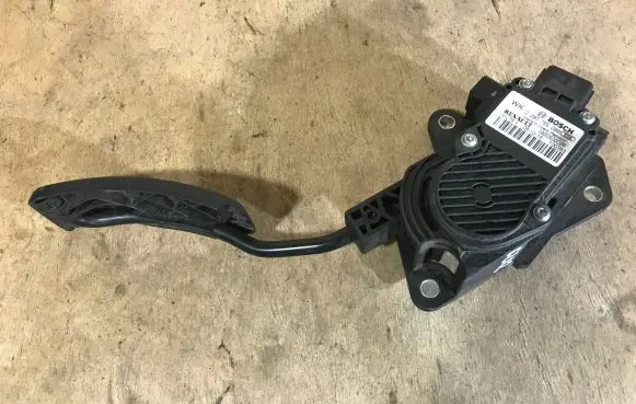 Renault Laguna III Accelerator throttle pedal 180050002R 0280755088