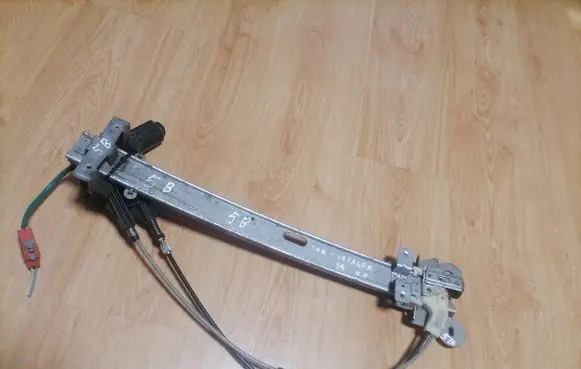 Chrysler Voyager Front door window regulator with motor 5257109 CM09004XB 0621003382