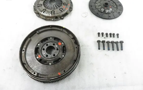 Volkswagen PASSAT B5 Dual mass flywheel 323072710 123032411