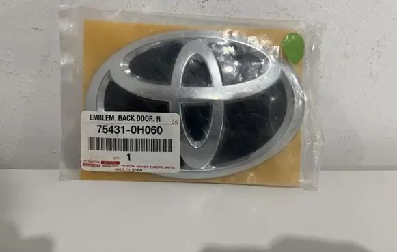 Toyota Aygo AB40 Manufacturer badge logo/emblem 75431-0H060