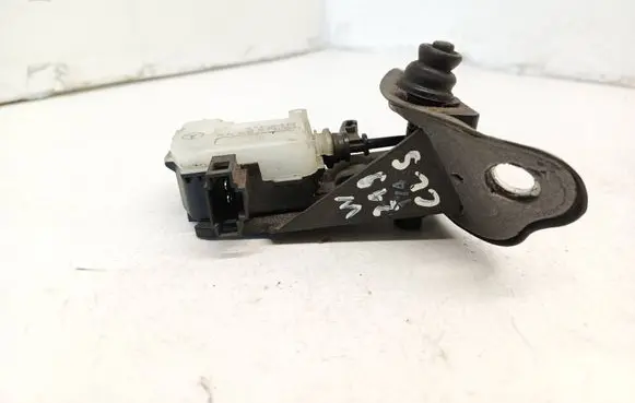 Mercedes-Benz CLS C219 Fuel tank cap lock motor A2518200197 895608 2SB879609001