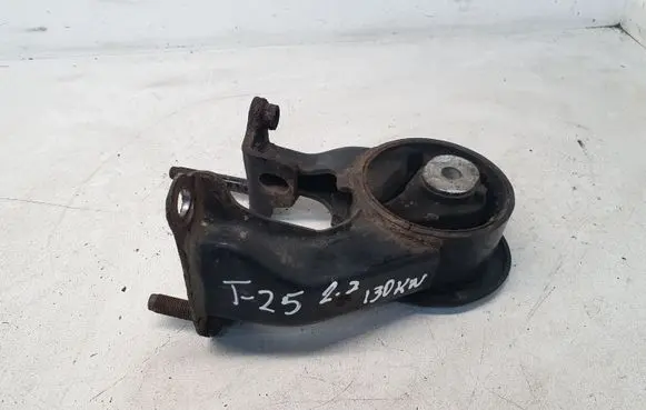 Toyota Avensis T250 Engine mount bracket 123710R010