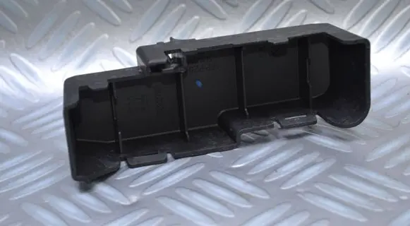 Opel Insignia A Fuse box cover 13222785