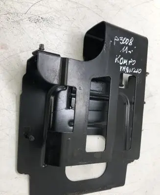 Peugeot 3008 I Other engine bay part 605875