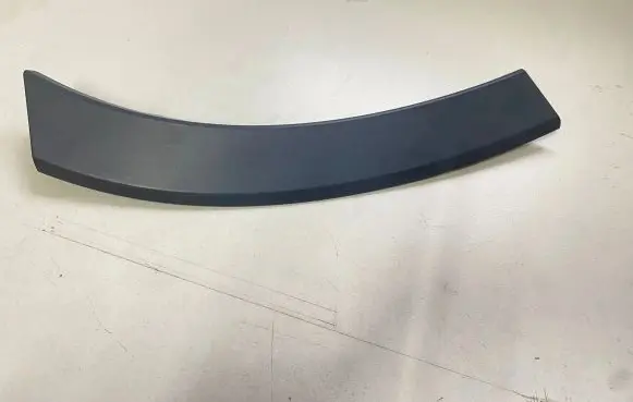 Rear fender molding trim
