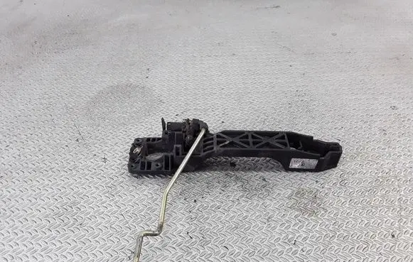 Toyota Corolla E120 E130 Front door exterior handle/bracket 