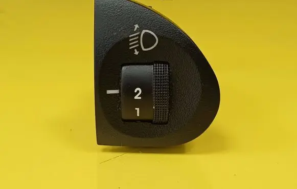 Hyundai Lantra I Headlight level height control switch 9337029050