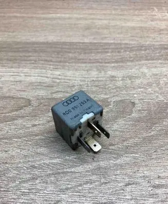 Volkswagen Golf IV Other relay 8D0951253A 373