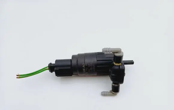 Volkswagen Golf IV Windscreen/windshield washer pump 1T0955651A