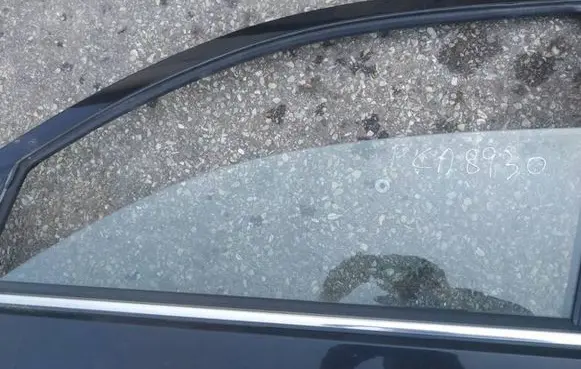 Peugeot 4007 Front door window glass four-door as2